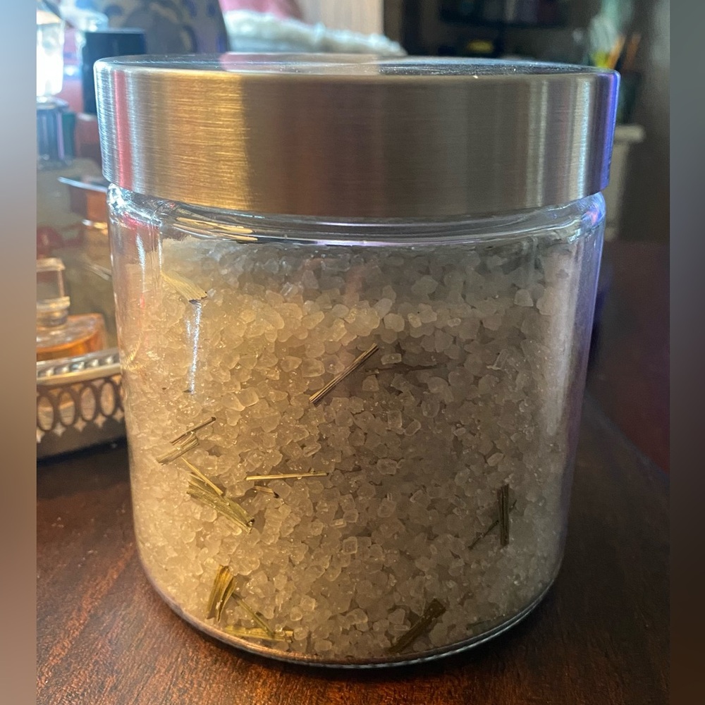 New 27oz Green Tea, Ginger and Lemongrass Bath Salts. Relaxing, reusable jar.
